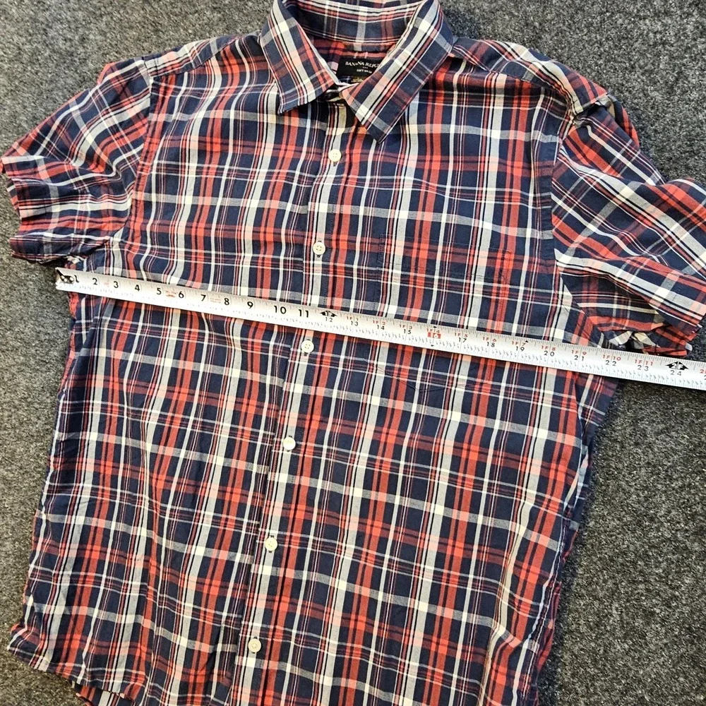 Banana Republic Soft Wash Button Up Shirt Mens Large Red Blue Plaid Short Sleeve